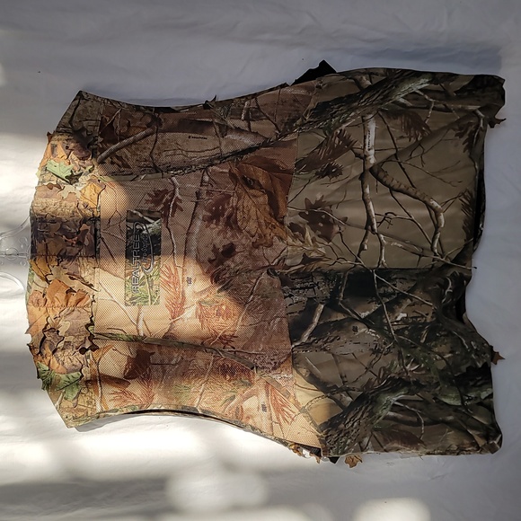 Realtree XL-XXL leaf vest - Picture 3 of 17